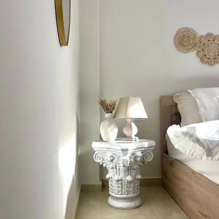 Stylish Boutique In Heart Of Apartament