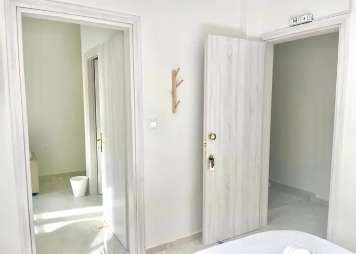 Stylish Boutique In Heart Of Apartment Thessaloniki