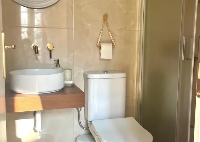 Stylish Boutique In Heart Of Салоники